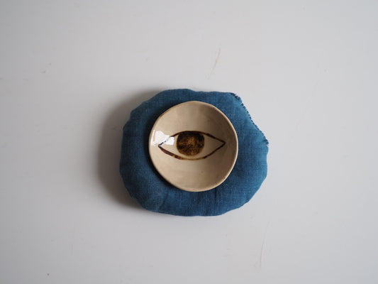 Kommetje met oog en kussentje